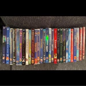 28 Disney DVDS